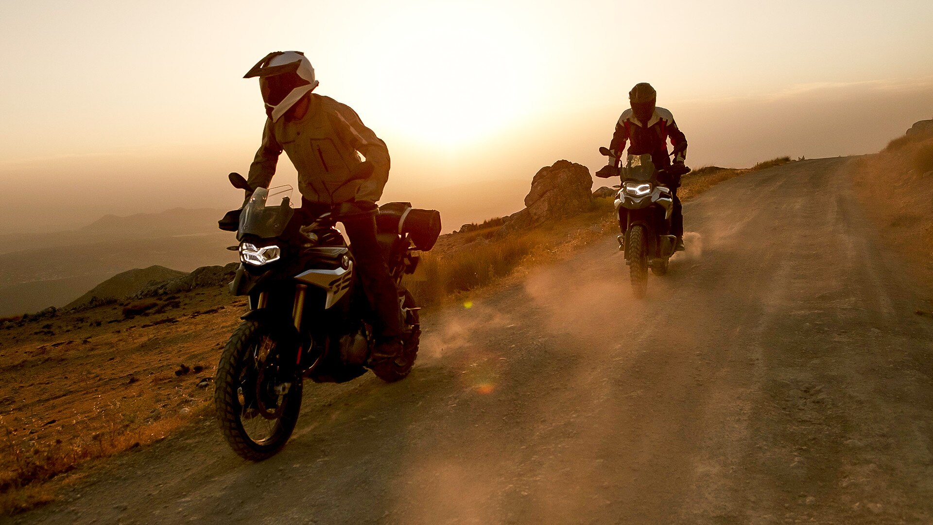 Девушка на BMW GS