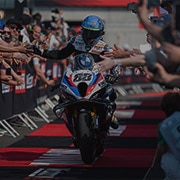 Szenen von Motorradrennen